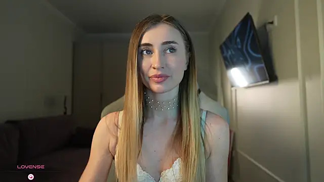 Coconutkittyy online show from 10-26-25, 03:34