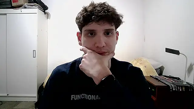 Snapshot of Spicylemon01 chatting on 06-25-26, 04:32 Spicylemon01 online show from 06-25-26, 04:32