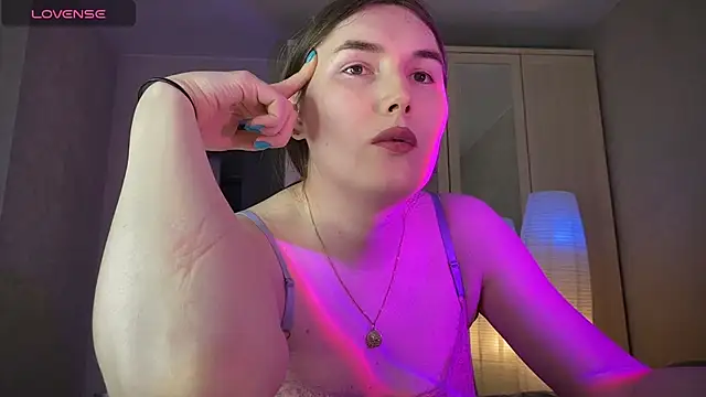 Snapshot of Maria_Bowie chatting on 05-20-26, 06:32 Maria Bowie online show from 05-20-26, 06:32