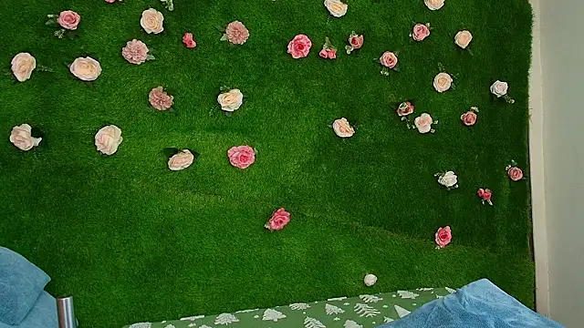 Huge Titties  online show from 02-22-26, 06:49