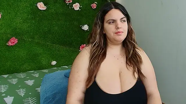 Huge Titties  online show from 03-10-26, 05:00