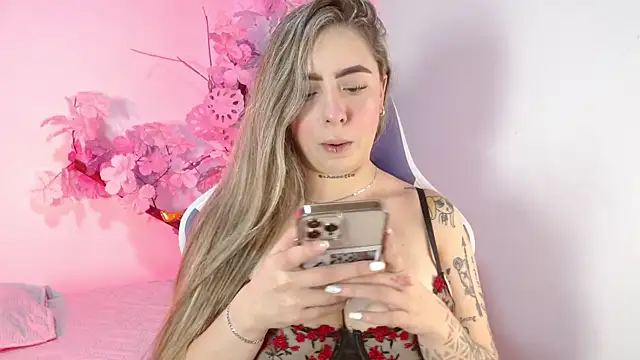 Snapshot of NaomiFox1 chatting on 01-16-26, 10:14 NaomiFox1 online show from 01-16-26, 10:14