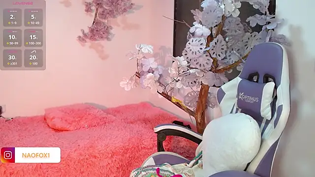 Snapshot of NaomiFox1 chatting on 10-25-25, 10:54 NaomiFox1 online show from 10-25-25, 10:54