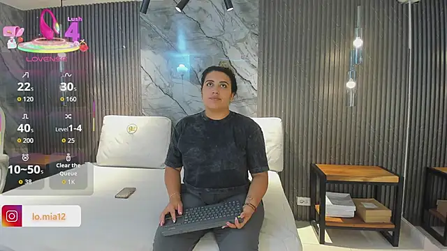 Snapshot of julietha_taylor chatting on 06-20-26, 02:27 julietha taylor online show from 06-20-26, 02:27