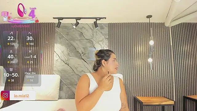 Snapshot of julietha_taylor chatting on 06-19-26, 01:33 julietha taylor online show from 06-19-26, 01:33