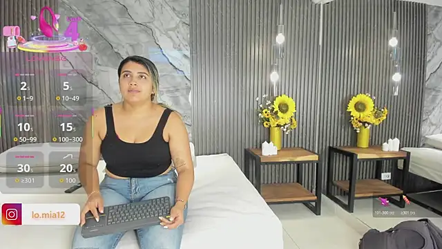 Snapshot of julietha_taylor chatting on 05-21-26, 02:09 julietha taylor online show from 05-21-26, 02:09