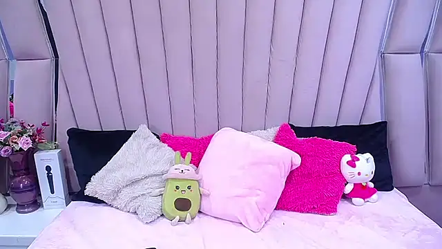 nathalia pink online show from 11-06-25, 08:46