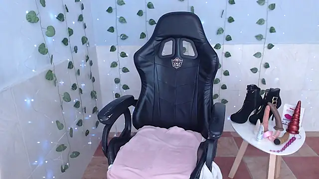 Snapshot of kiara_scottt chatting on 03-08-25, 11:37 kiara scottt online show from 03-08-25, 11:37