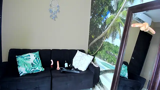 Snapshot of Mieldeluna chatting on 02-18-25, 04:37 Mieldeluna online show from 02-18-25, 04:37