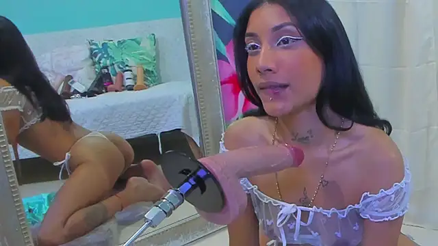 Snapshot of Mieldeluna chatting on 06-15-26, 06:24 Mieldeluna online show from 06-15-26, 06:24