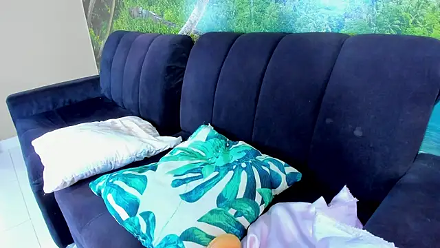 Snapshot of Mieldeluna chatting on 02-15-25, 05:09 Mieldeluna online show from 02-15-25, 05:09