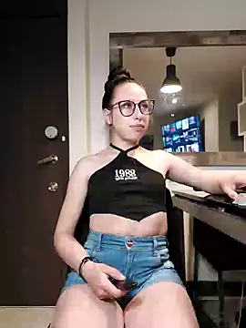 Snapshot of milena_23x chatting on 03-21-25, 12:29 milena 23x online show from 03-21-25, 12:29