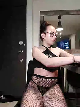 Snapshot of milena_23x chatting on 03-21-25, 03:33 milena 23x online show from 03-21-25, 03:33