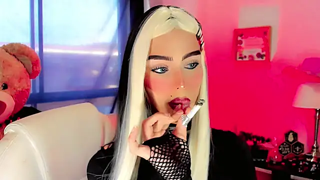 Snapshot of dollswit01 chatting on 01-21-25, 09:04 dollswit01 online show from 01-21-25, 09:04