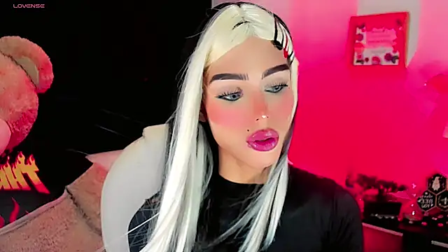 Snapshot of dollswit01 chatting on 01-22-25, 12:48 dollswit01 online show from 01-22-25, 12:48