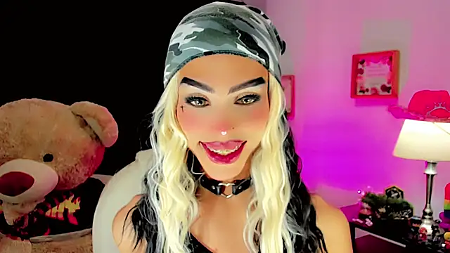 Snapshot of dollswit01 chatting on 01-25-25, 12:06 dollswit01 online show from 01-25-25, 12:06