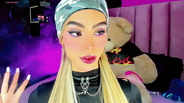 Snapshot of dollswit01 chatting on 02-28-25, 04:43 dollswit01 online show from 02-28-25, 04:43