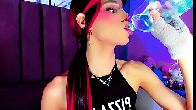 Snapshot of dollswit01 chatting on 09-12-25, 02:50 dollswit01 online show from 09-12-25, 02:50