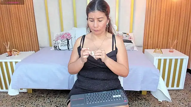 love mommy online show from 03-11-25, 05:24