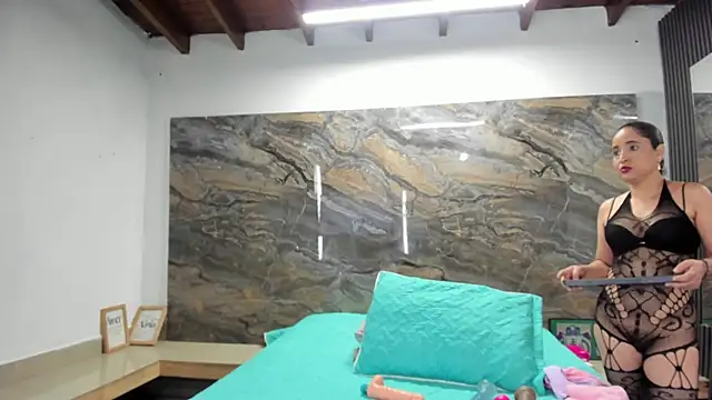 Yaya    11 online show from 10-23-25, 04:11