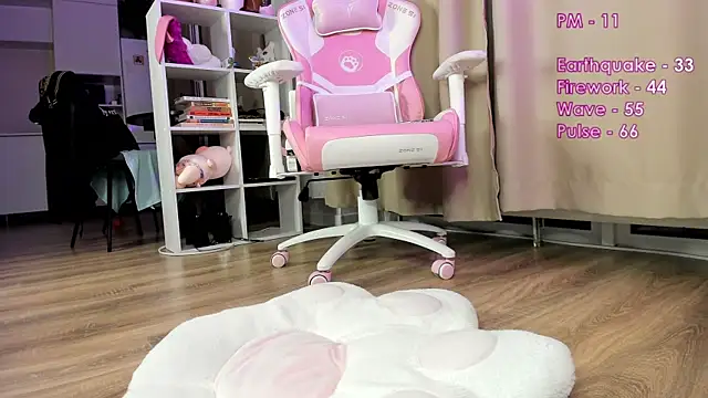 iampiggygirl  online show from 07-28-26, 06:20