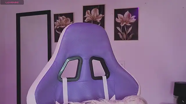 AnneGagner online show from 11-23-25, 02:32