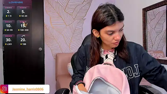 Snapshot of JasmineHarris chatting on 02-11-25, 12:25 JasmineHarris online show from 02-11-25, 12:25