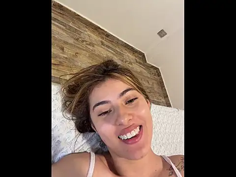Snapshot of annieesweett chatting on 07-05-26, 11:44 annieesweett online show from 07-05-26, 11:44