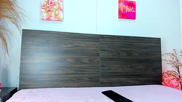 AnnieSofiia online show from 10-21-25, 07:57