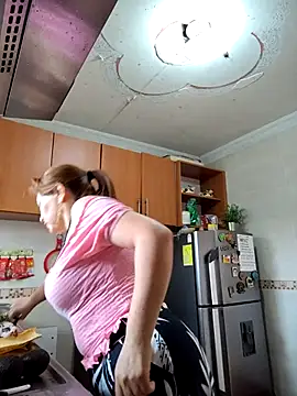 Snapshot of sussy_185 chatting on 03-15-25, 07:27 sussy 185 online show from 03-15-25, 07:27