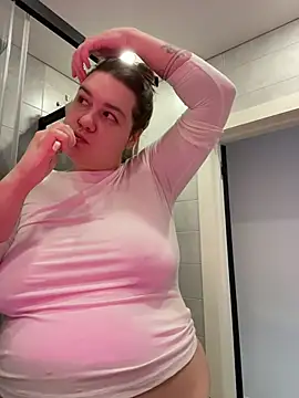 Snapshot of SuzieMurray chatting on 02-04-26, 07:25 SuzieMurray online show from 02-04-26, 07:25