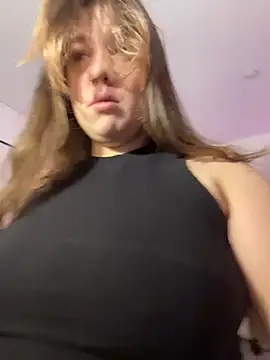 Snapshot of SuzieMurray chatting on 02-21-26, 08:27 SuzieMurray online show from 02-21-26, 08:27