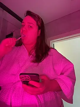 Snapshot of SuzieMurray chatting on 02-12-26, 08:14 SuzieMurray online show from 02-12-26, 08:14