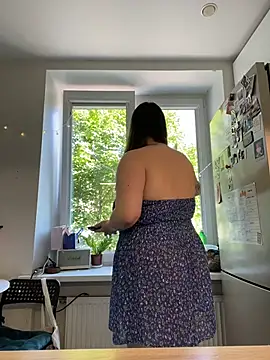 Snapshot of SuzieMurray chatting on 06-19-26, 08:20 SuzieMurray online show from 06-19-26, 08:20