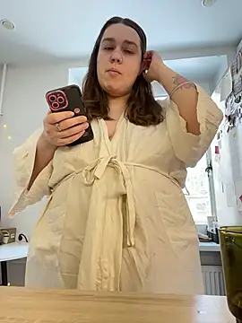 Snapshot of SuzieMurray chatting on 02-18-26, 08:22 SuzieMurray online show from 02-18-26, 08:22