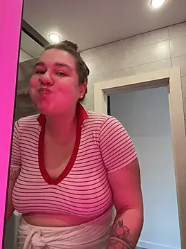 Snapshot of SuzieMurray chatting on 02-06-26, 08:21 SuzieMurray online show from 02-06-26, 08:21