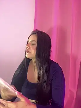 Snapshot of kimberlyhills1 chatting on 12-18-25, 08:23 kimberlyhills1 online show from 12-18-25, 08:23