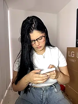 Snapshot of kimberlyhills1 chatting on 11-06-25, 08:02 kimberlyhills1 online show from 11-06-25, 08:02