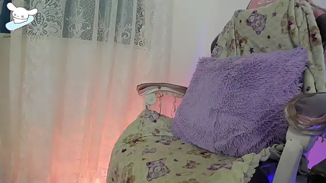 Snapshot of AlexaFoxy18 chatting on 10-15-25, 06:11 AlexaFoxy18 online show from 10-15-25, 06:11