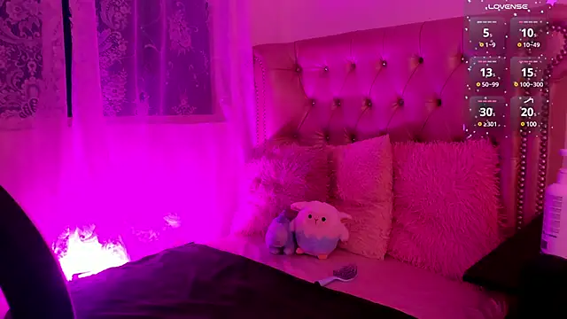 Snapshot of AlexaFoxy18 chatting on 03-18-25, 05:12 AlexaFoxy18 online show from 03-18-25, 05:12