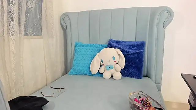 AlexaFoxy18 online show from 11-26-25, 07:19