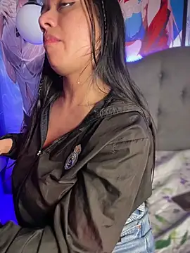 Im Little online show from 10-06-25, 05:19