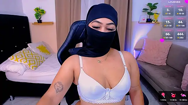 Snapshot of Kendra_Kait chatting on 05-25-26, 11:31 Kendra Kait online show from 05-25-26, 11:31