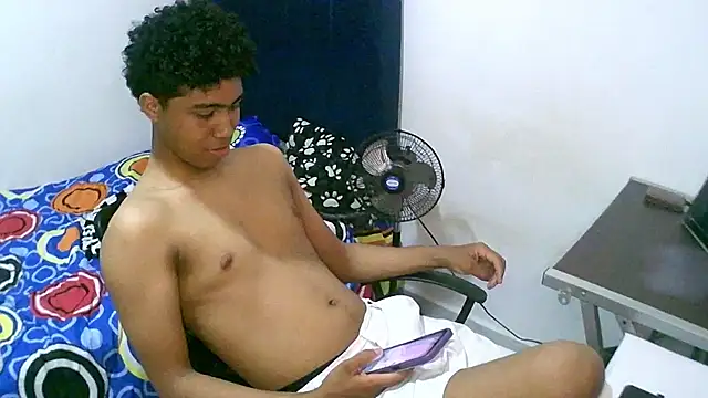 Snapshot of sexy_diamante_ chatting on 09-21-25, 10:15 sexy diamante online show from 09-21-25, 10:15
