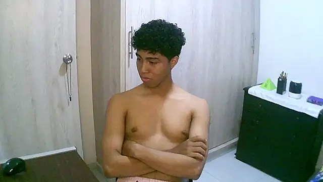 Snapshot of sexy_diamante_ chatting on 09-29-25, 01:45 sexy diamante online show from 09-29-25, 01:45