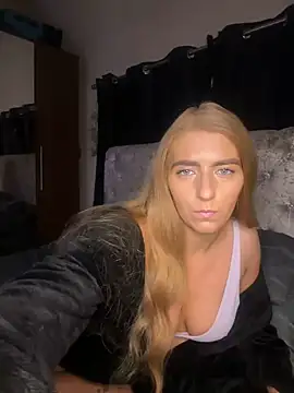 Snapshot of Summer_Paige chatting on 01-25-25, 06:13 Summer Paige online show from 01-25-25, 06:13
