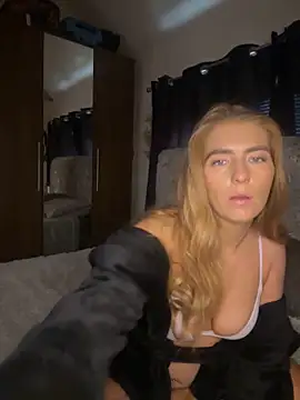 Snapshot of Summer_Paige chatting on 01-12-25, 01:37 Summer Paige online show from 01-12-25, 01:37