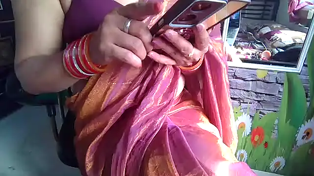 Snapshot of sexy-honey09 chatting on 01-18-26, 08:29 sexy-honey09 online show from 01-18-26, 08:29