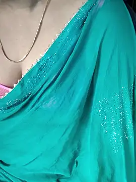 Snapshot of sexy-honey09 chatting on 02-14-26, 10:15 sexy-honey09 online show from 02-14-26, 10:15