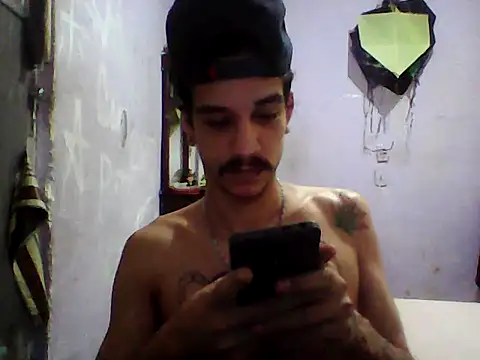 Snapshot of gatobranco001 chatting on 02-27-25, 03:15 gatobranco001 online show from 02-27-25, 03:15
